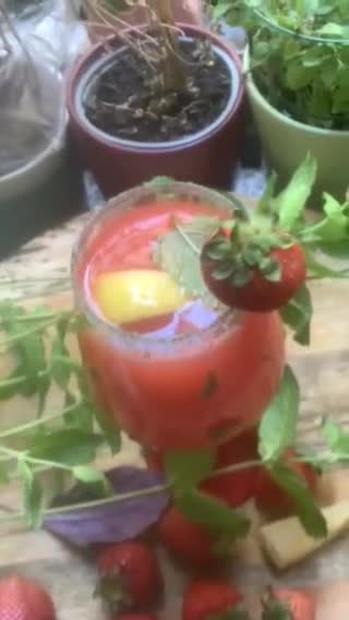 Une image de l'étape 10 de Jus de 🍓 fraises citron 🍋 menthe fraîche 🍃.