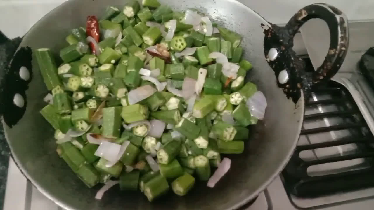 भिंडी फ्राई (bhindi fry recipe in Hindi) रेसिपी चरण 3 फोटो