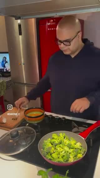 Foto del passaggio 1 della ricetta Frittata con origano e broccoli
