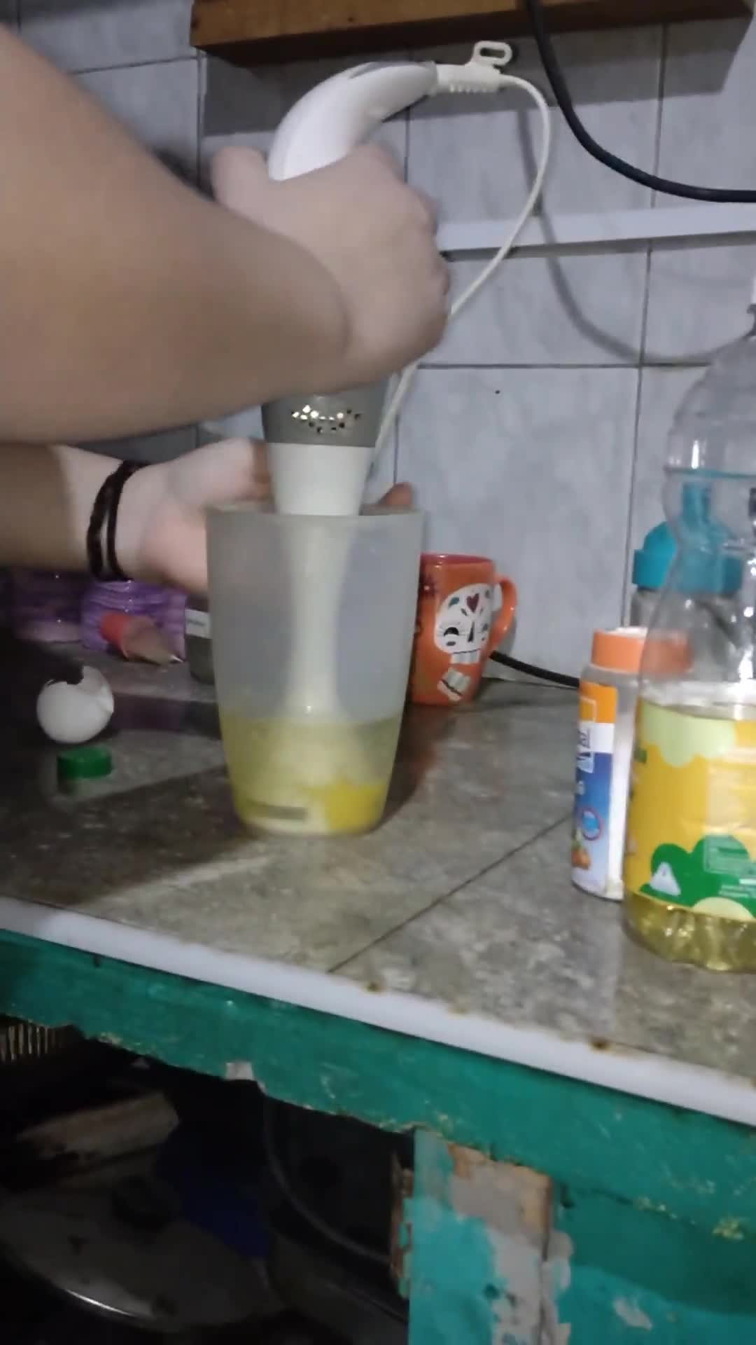 Foto del paso 2 de la receta: Cómo hacer Mayonesa casera súper rápida