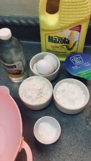 صورة لخطوة 1 من وصفة كيكة الرمل لذيذه والطريه 😋🤍