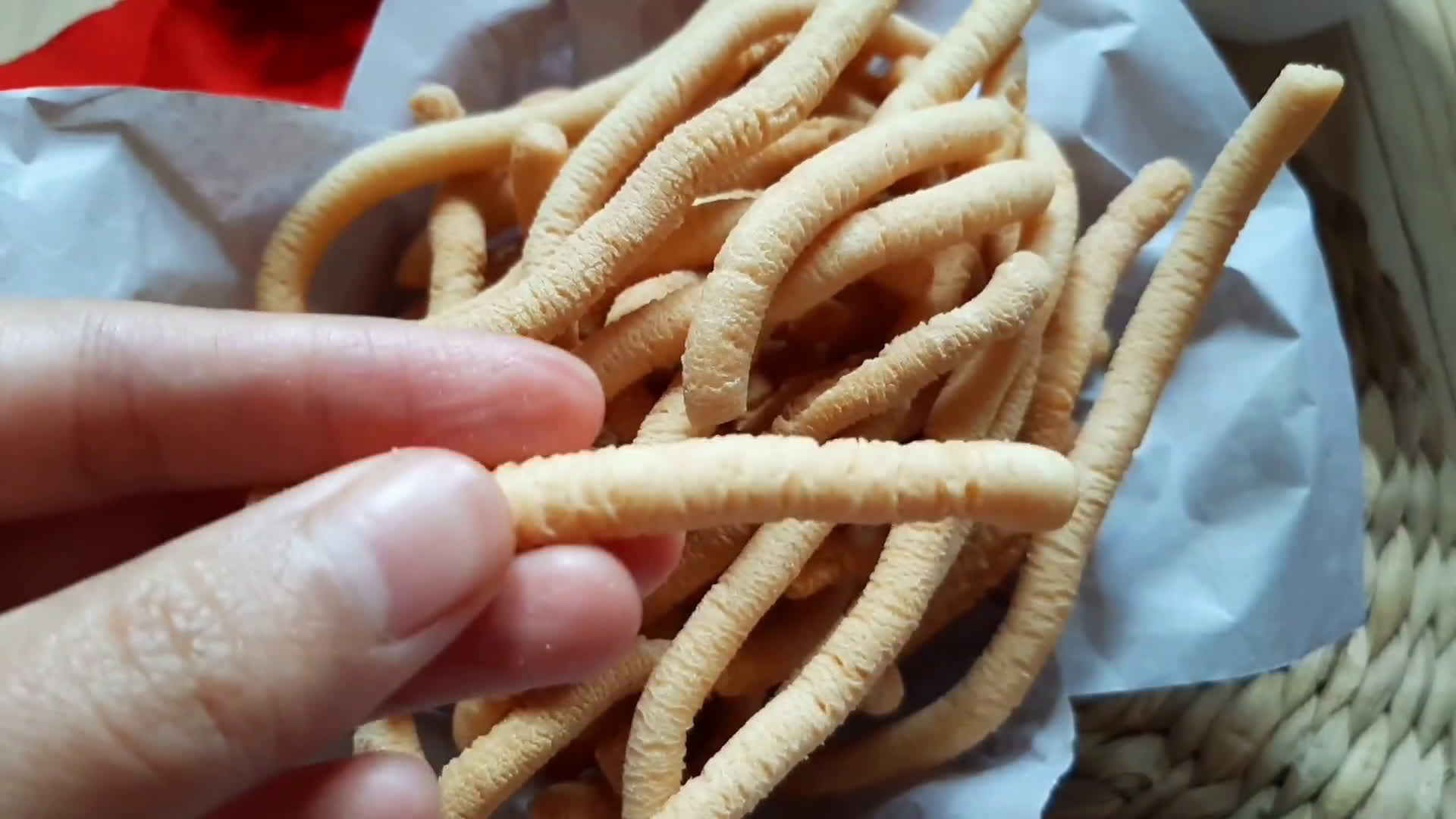 Foto langkah ke 7 dari resep Kue Ulat Sutra.