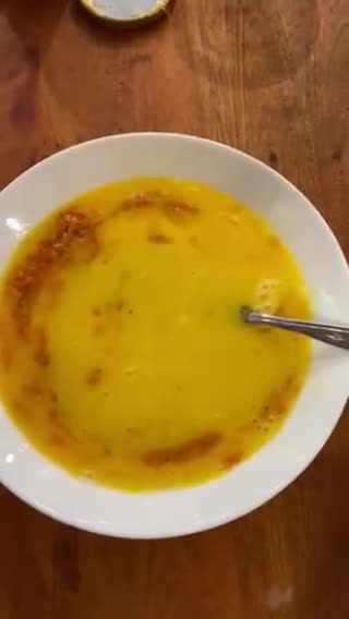 Foto langkah ke 2 dari resep Telur Dadar Wortel.