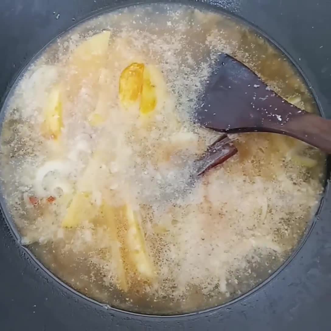 Foto langkah ke 3 dari resep Semur Telur Tahu Kentang.
