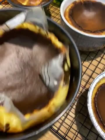 Gambar langkah 7 resipi KETO Basque Burnt Cheesecake.