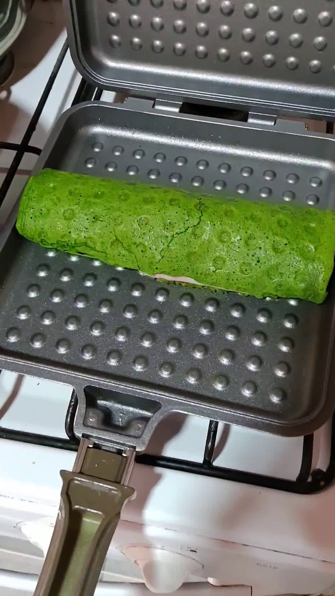 Foto del paso 2 de la receta: Arrollado de radicheta (salen 2 de 22x 22) en la flip