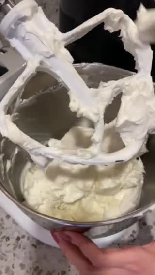 Foto langkah ke 2 dari resep Buttercream Enak 3 Bahan (best for cover cake/filling).