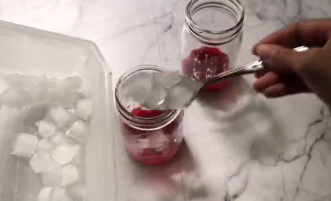 Foto langkah ke 4 dari resep Korean Strawberry Milk.