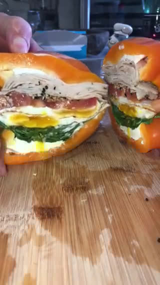 Foto del paso 6 de la receta: Sándwich de bell peppers con huevos estrellados