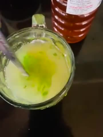 Hình bước làm 3 của món Nước cam cara và lá bạc hà tươi