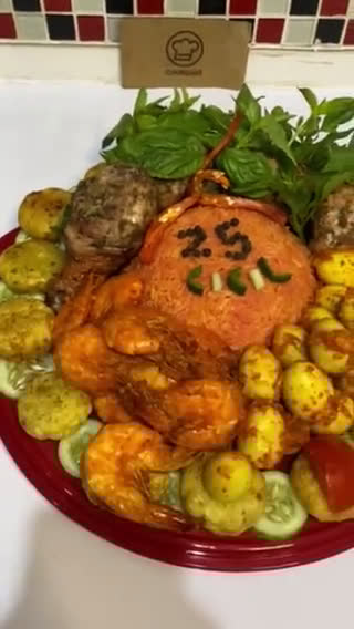 Foto langkah ke 7 dari resep Tumpeng Sambal Goreng Telur Puyuh Udang.