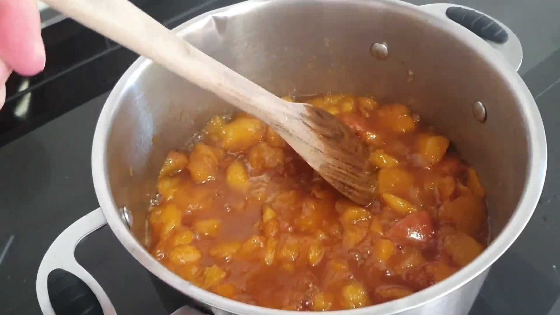 Foto del paso 2 de la receta: Mermelada de melocotón y nectarina con toque de lima y jengibre