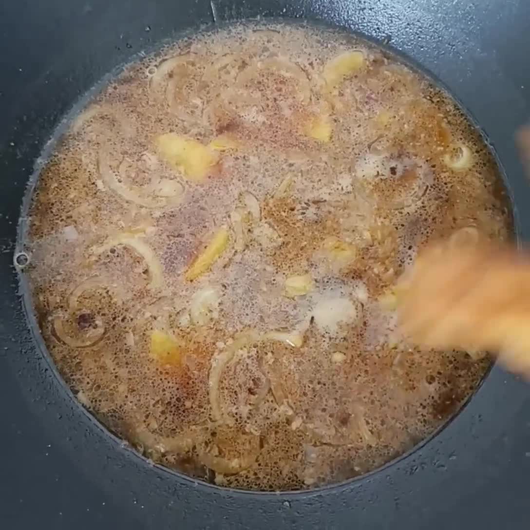 Foto langkah ke 4 dari resep Semur Telur Tahu Kentang.