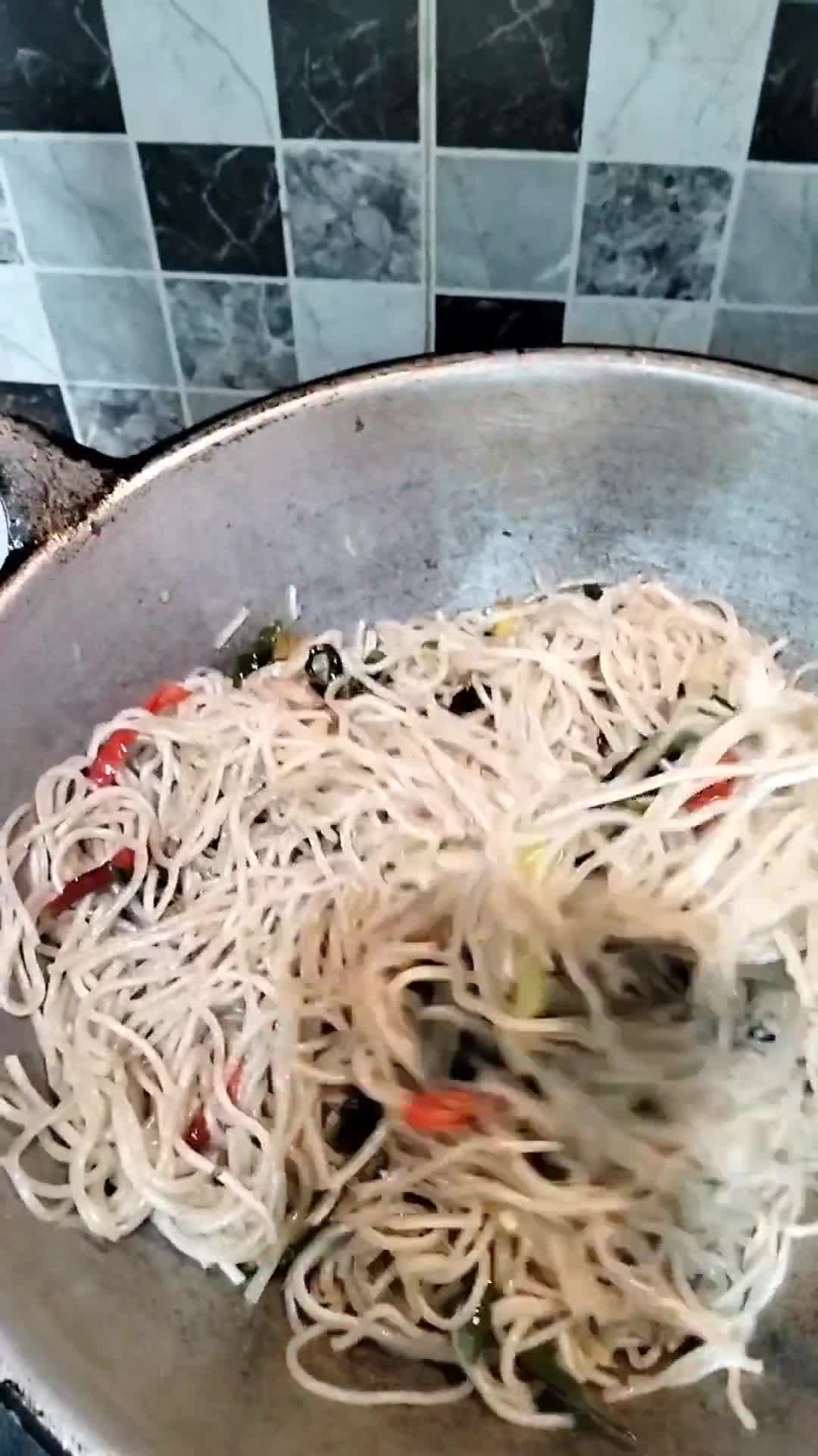 Foto langkah ke 6 dari resep Oseng Mi Lethek.