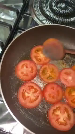 صورة لخطوة 1 من وصفة بيض بالطماطم