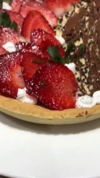 Foto del paso 1 de la receta: Pie de yogurt con fresas y chocolate