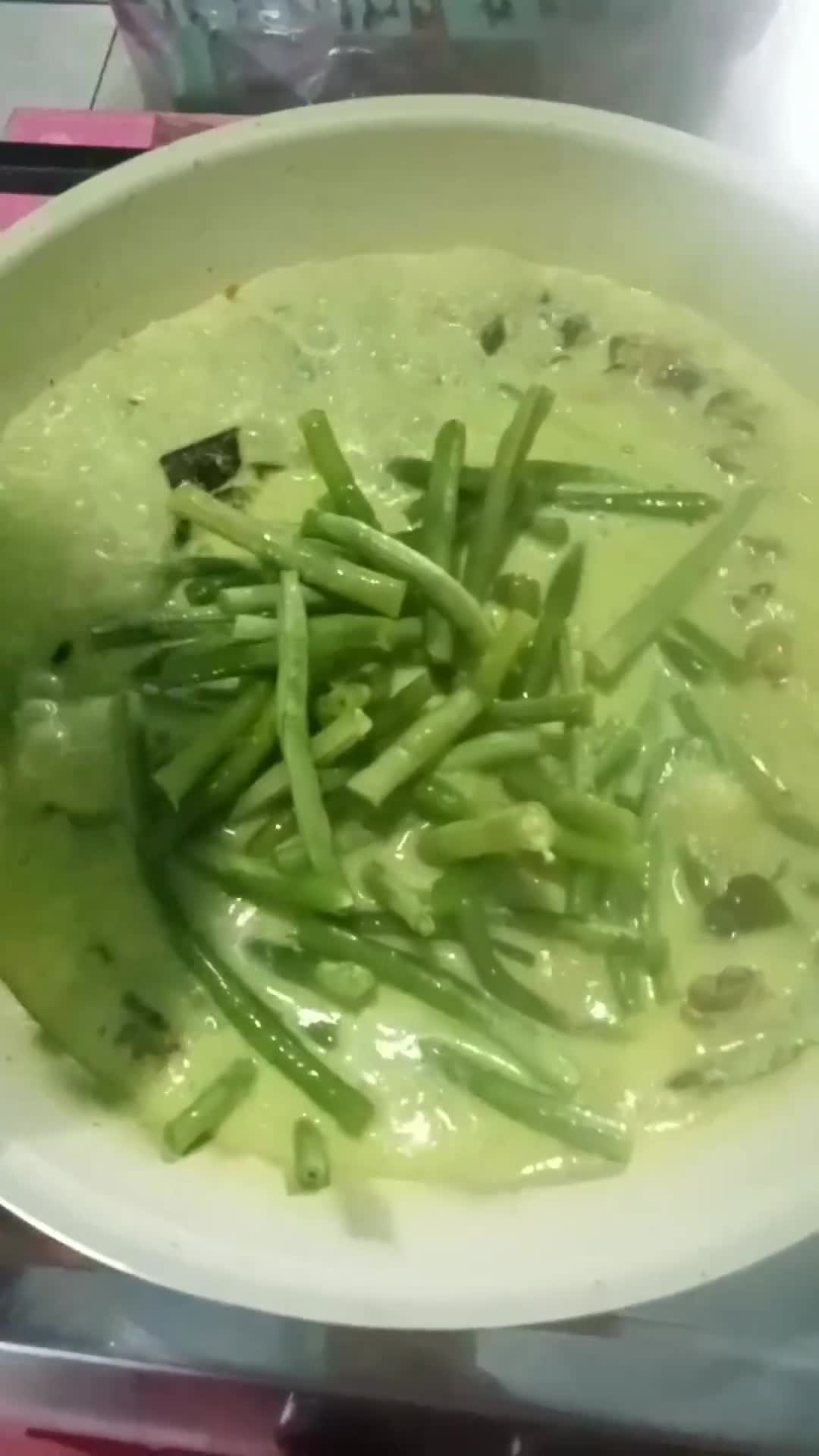 Foto langkah ke 5 dari resep Gulai Kerang Dara Kacang Panjang.