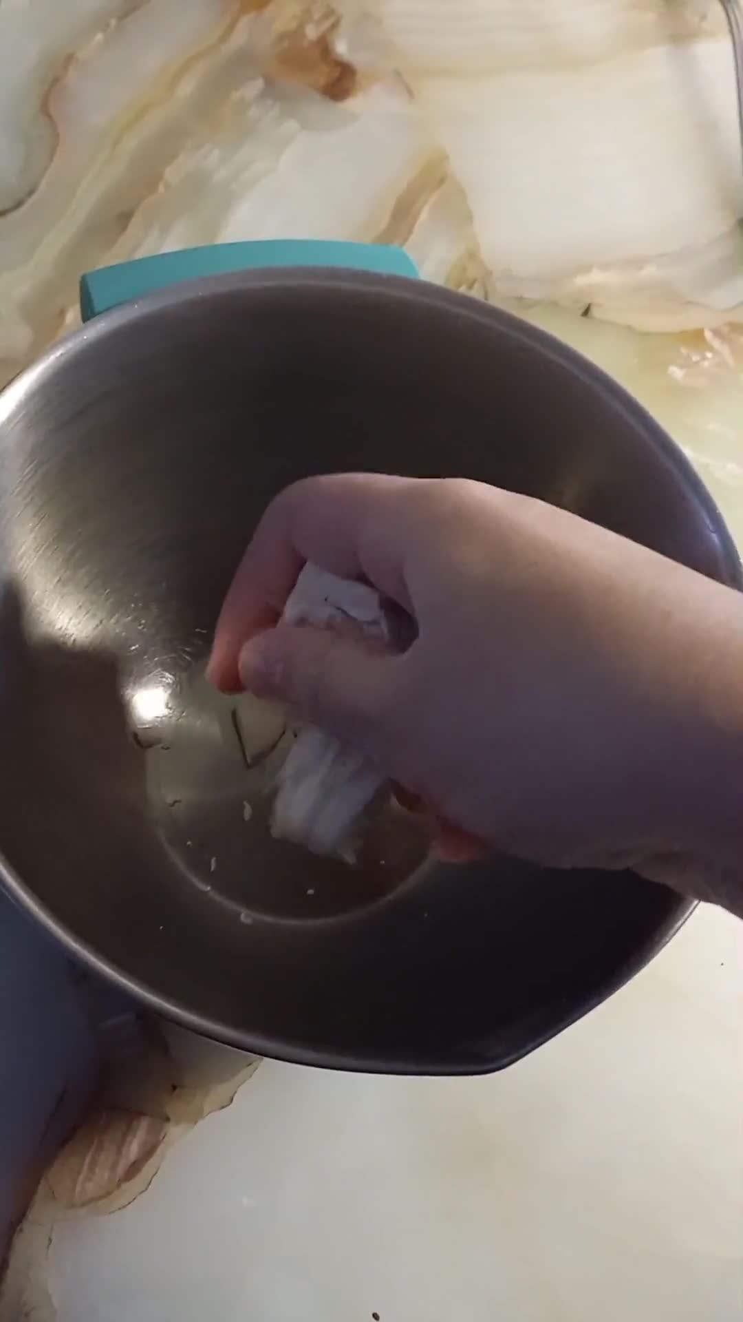 Foto del paso 4 de la receta: Hacer pan casero con harina 000 y levadura fresca