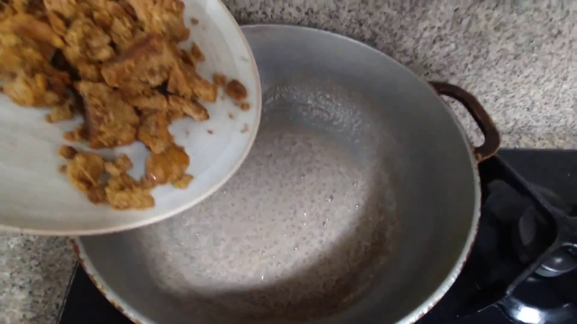 Foto del paso 4 de la receta: Arroz de coco con Mojarra frita 🤤