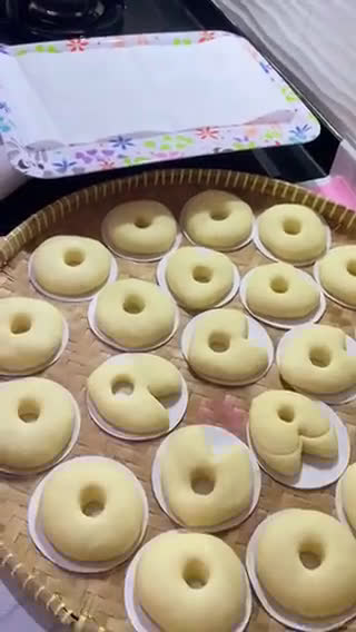 Foto langkah ke 5 dari resep Donat Bouquet Serbaguna.