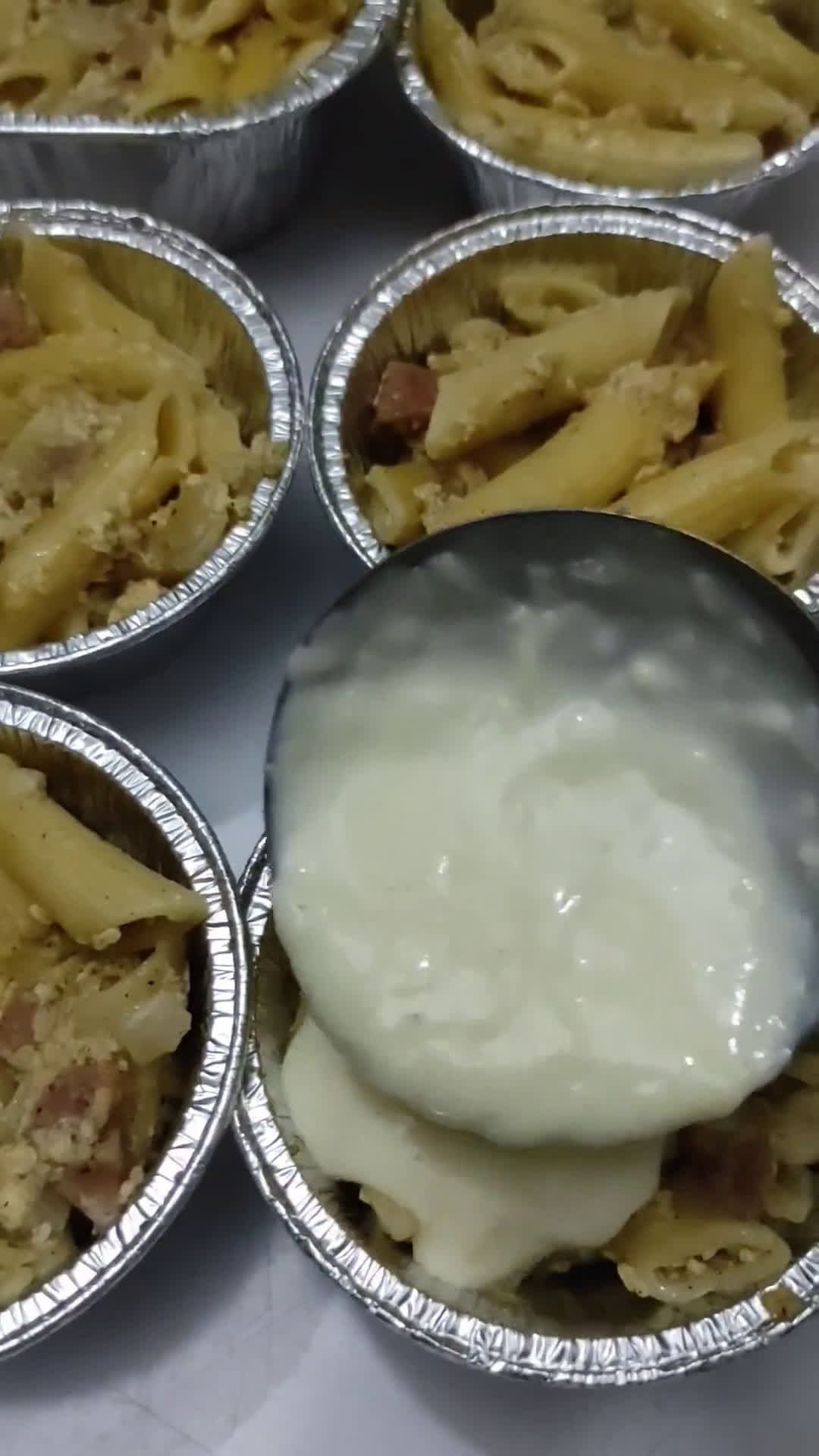 Foto langkah ke 6 dari resep Macaroni Schootel Snack Box.