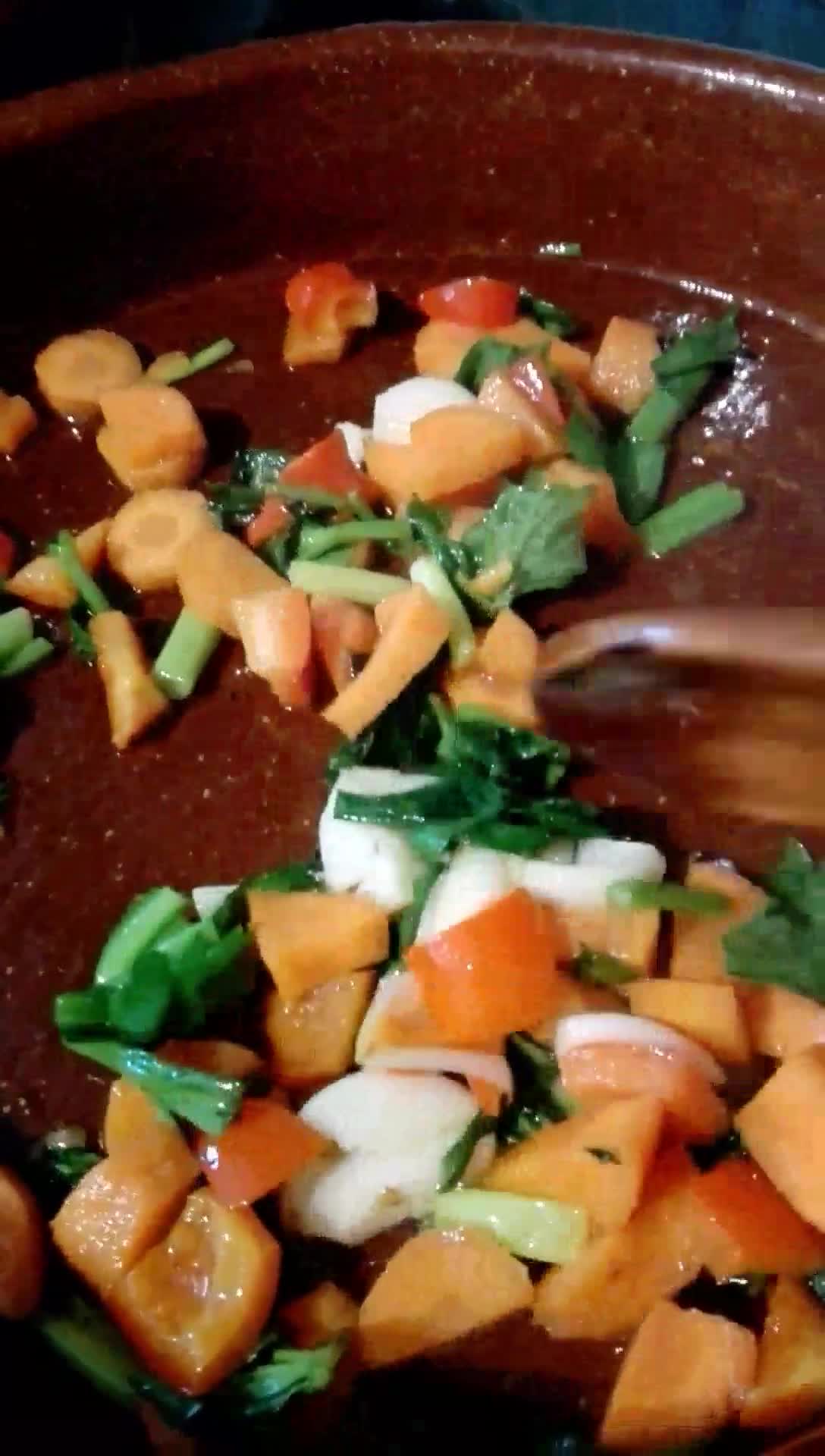 Foto del paso 3 de la receta: Potaje exprés de marisco y setas chinas