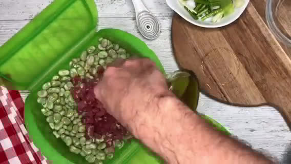 Foto del paso 3 de la receta: Habas con jamón y ajetes en Lékué al microondas