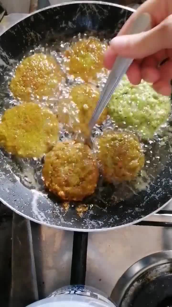 صورة لخطوة 3 من وصفة فلافل الحمص 👌