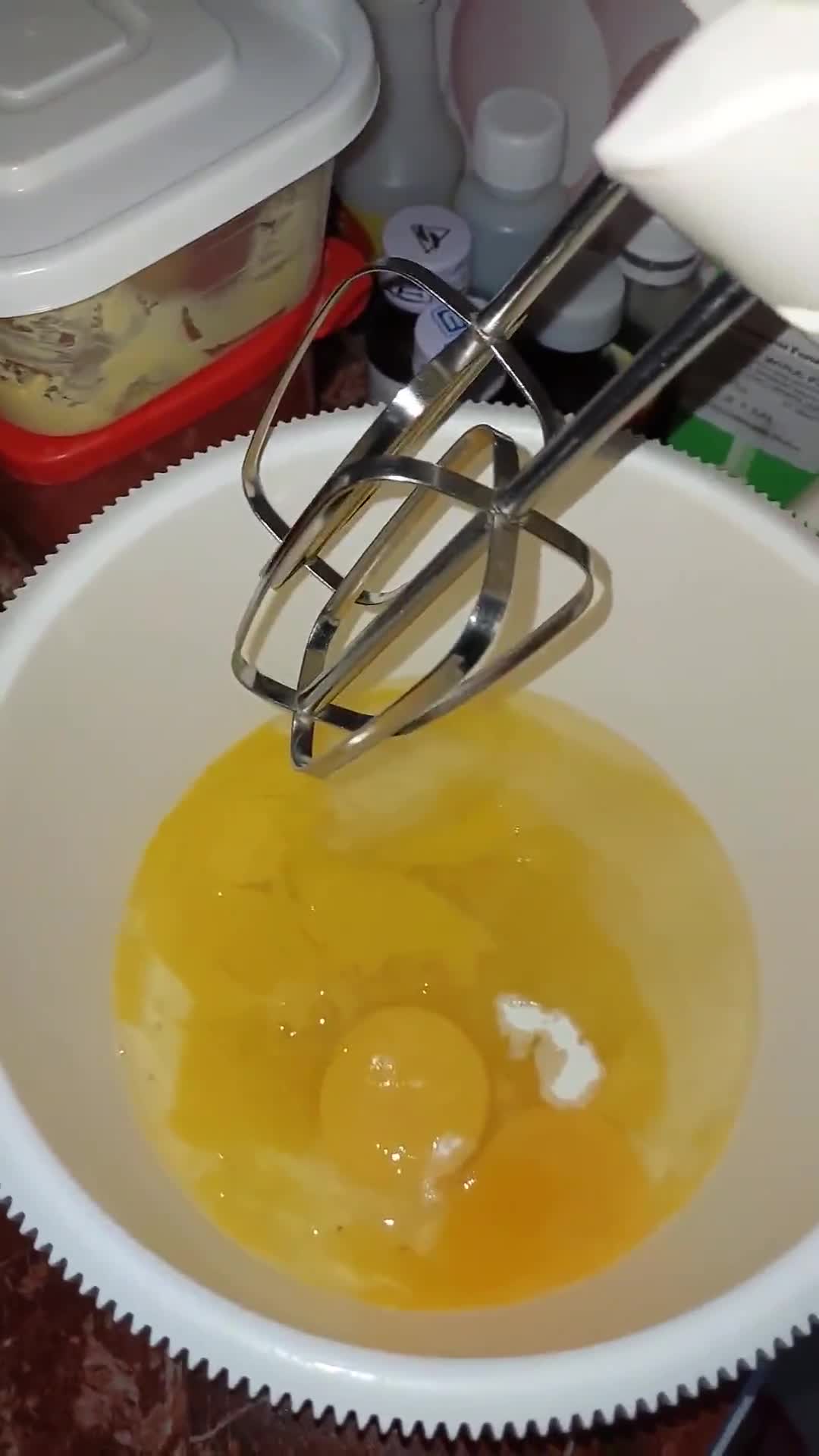 Foto langkah ke 3 dari resep Cup Cake Kokoh.