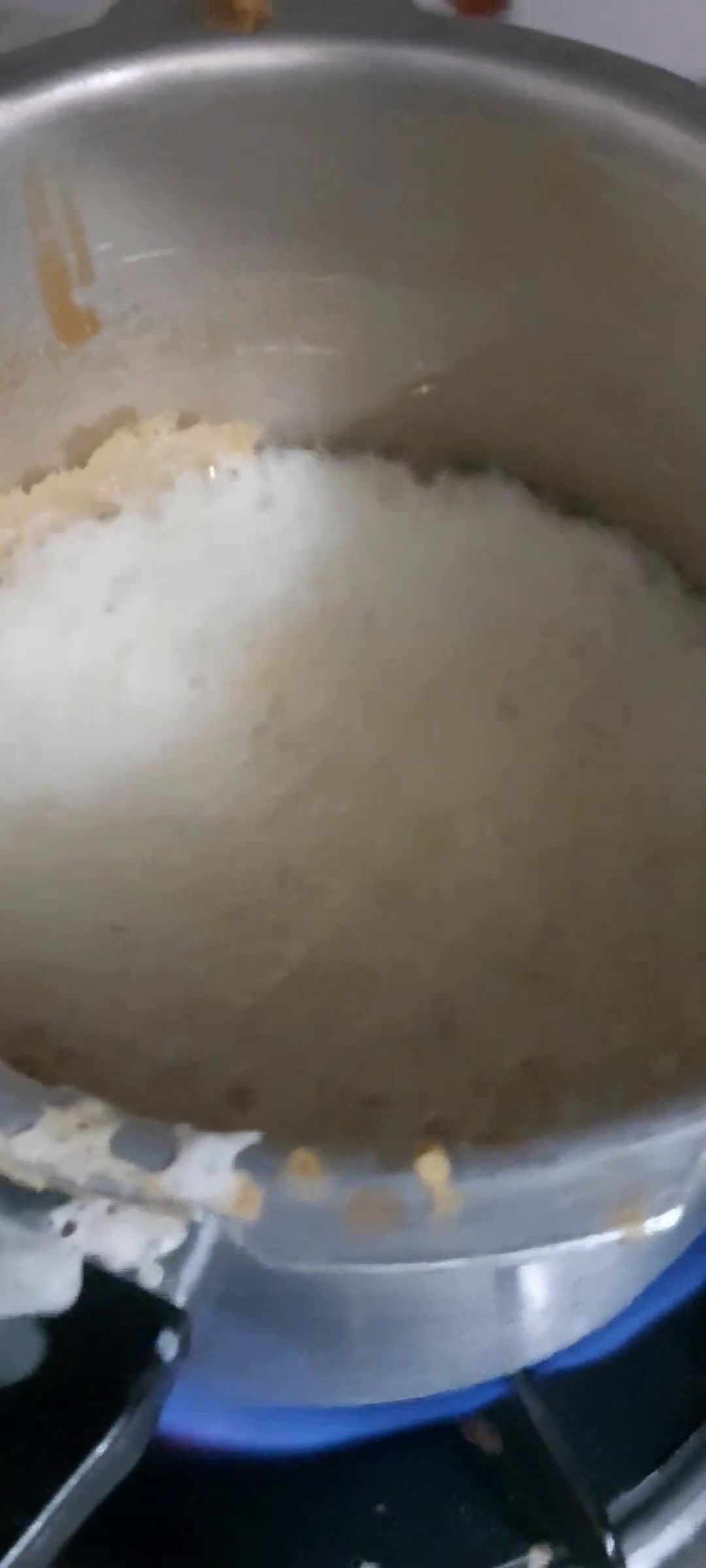तीज स्पेशल मावा घेवर (Teej Special mawa ghevar recipe in hindi) रेसिपी चरण 10 फोटो