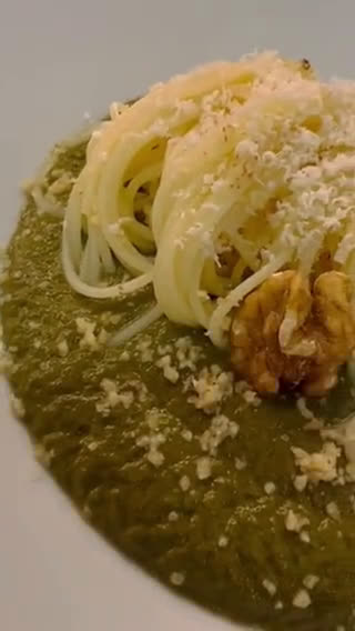 Foto del paso 8 de la receta: Spaghetti verde con crema de espinaca, queso parmesano y polvo de nuez