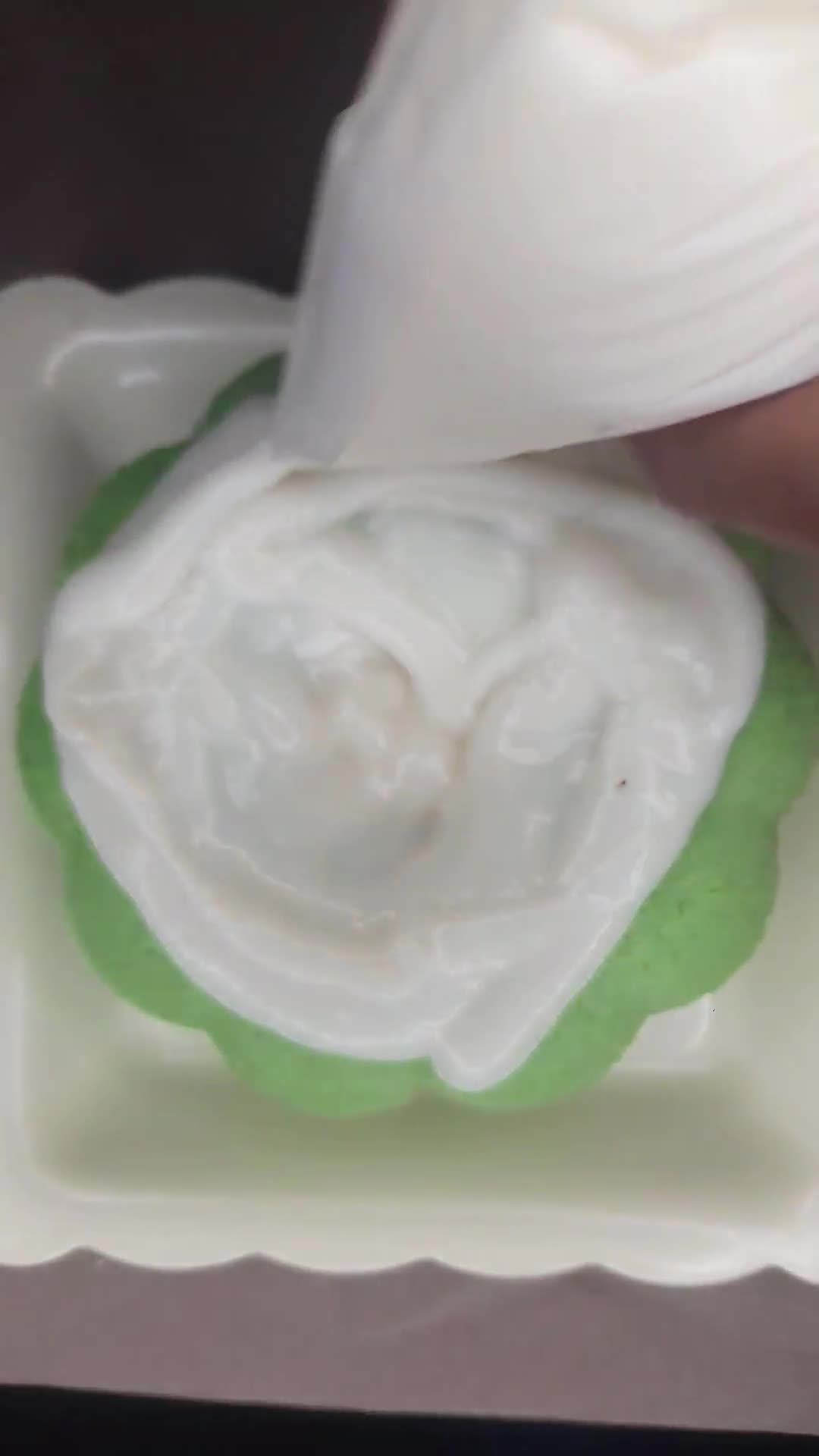 Foto langkah ke 5 dari resep Bolu Pandan Vla Keju.