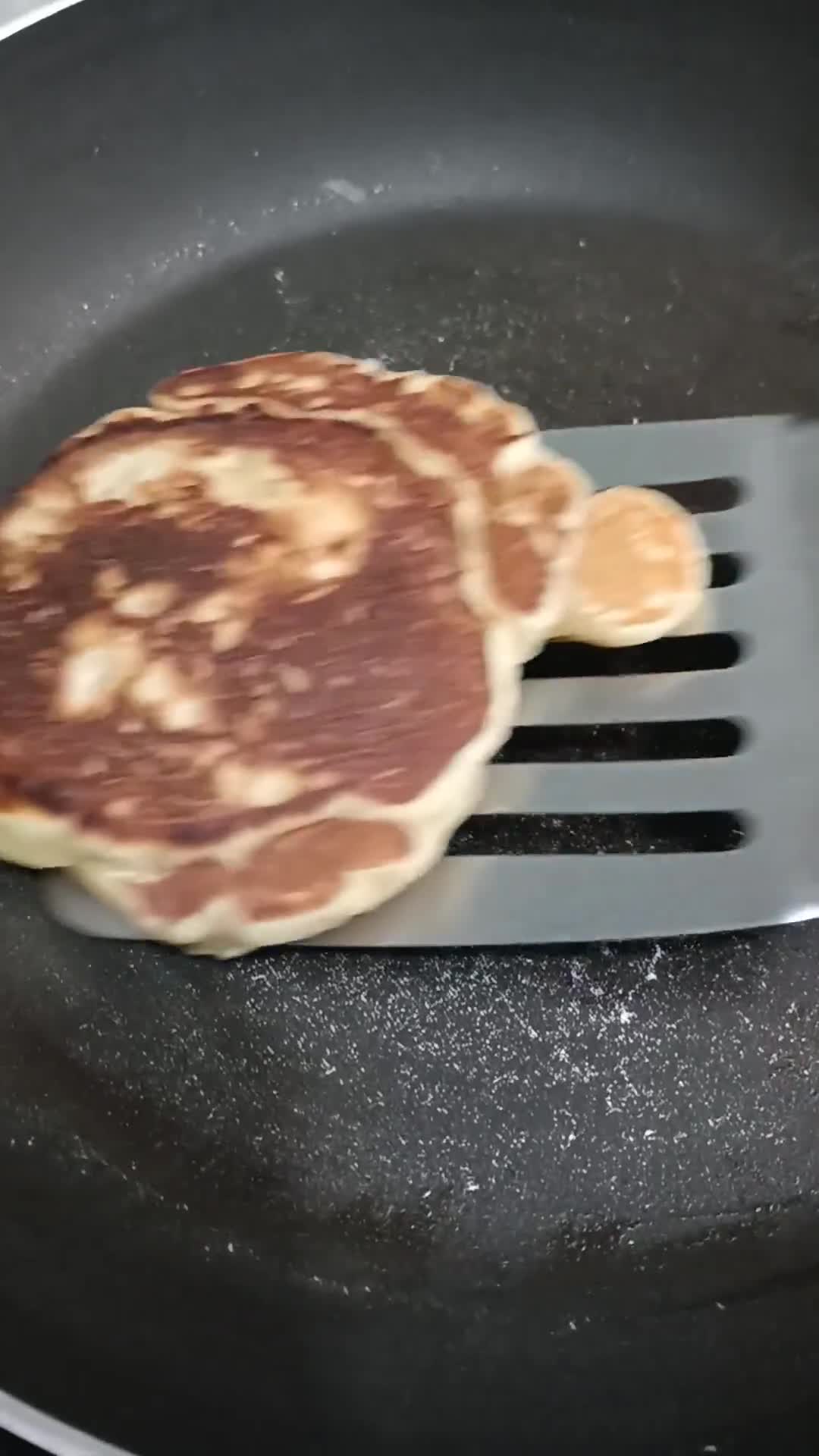 Foto langkah ke 5 dari resep Pancake Pisang "Kilat".