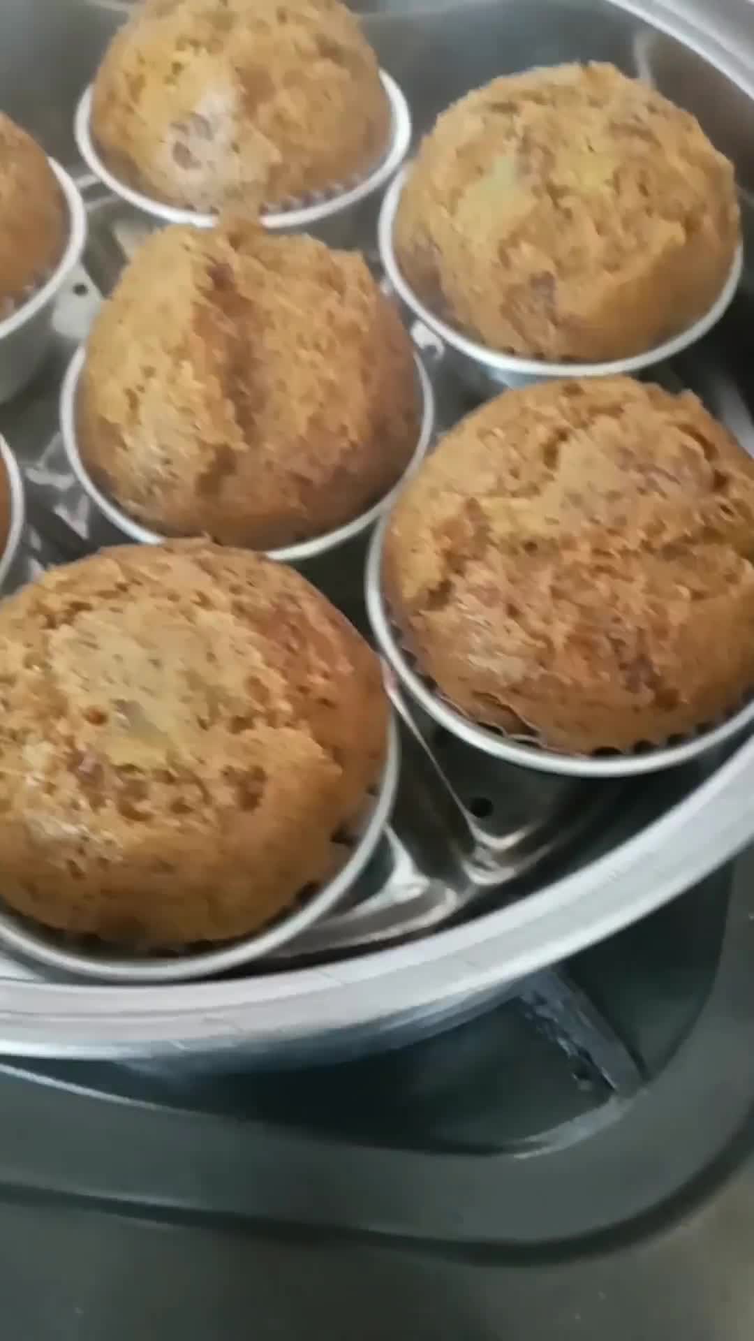 Foto langkah ke 6 dari resep Bolu Kukus Pisang Pandan 1 Telur.
