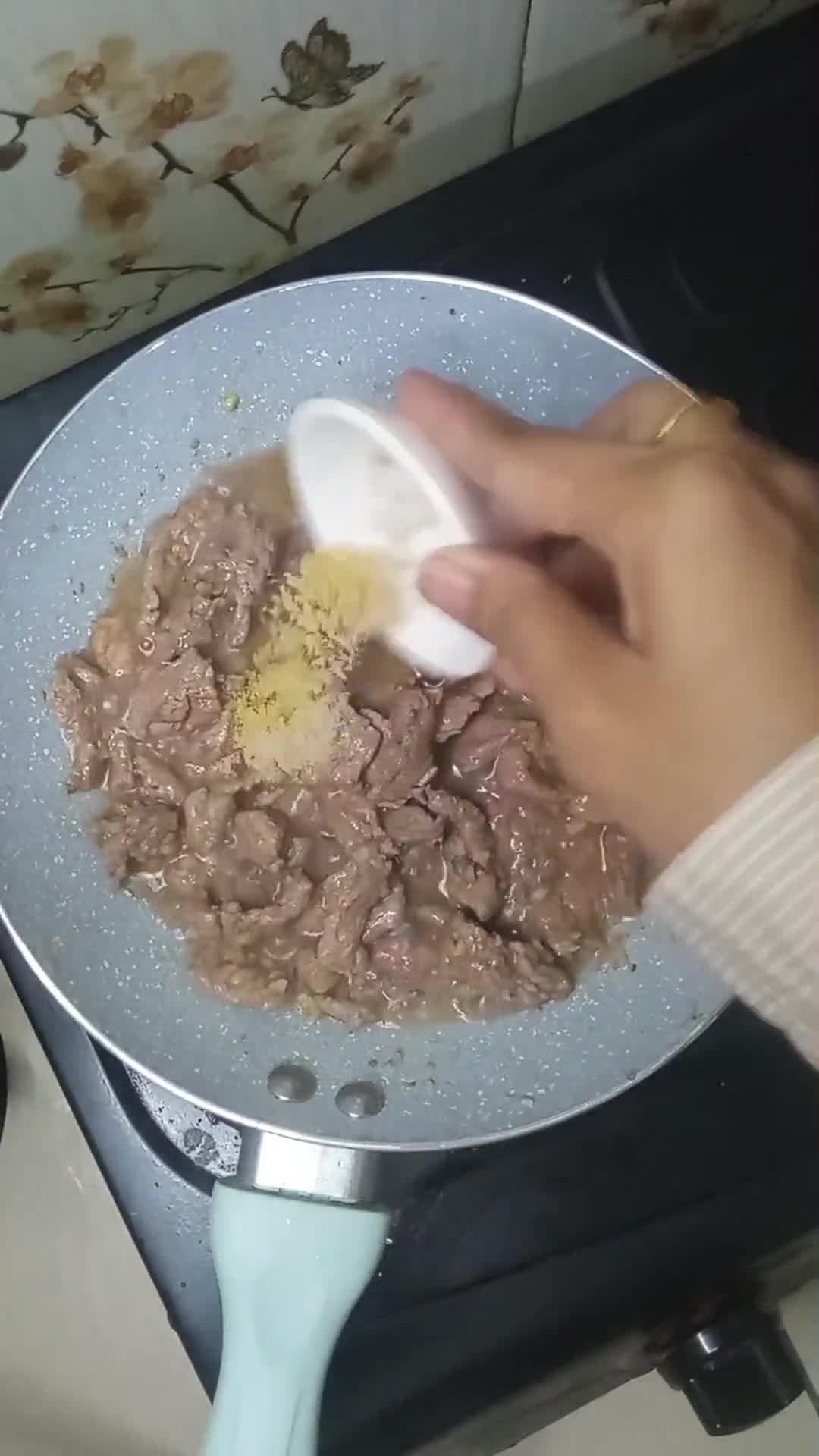 Foto langkah ke 1 dari resep Beef Mentai Rice.