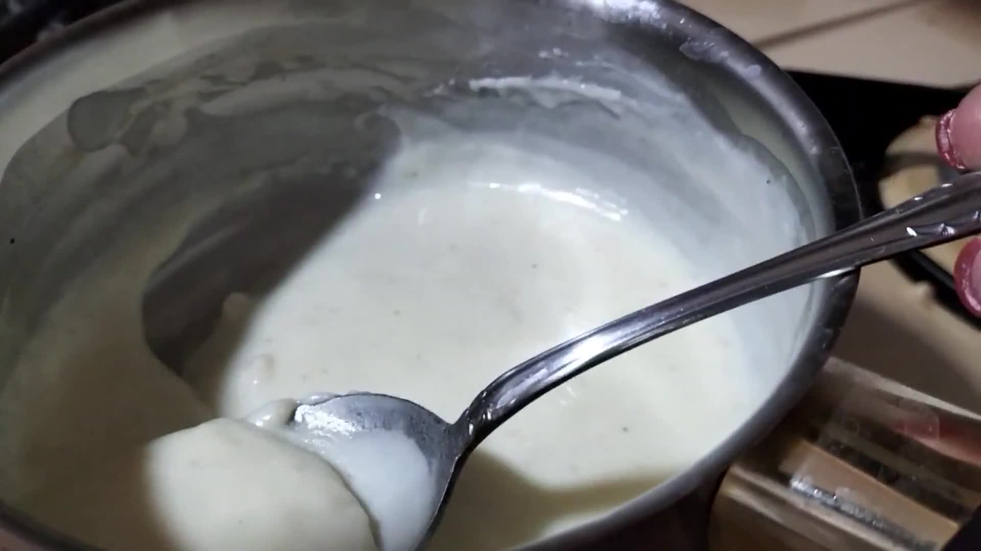 Foto del paso 2 de la receta: Hojaldre de espárragos y bacon con bechamel trufada