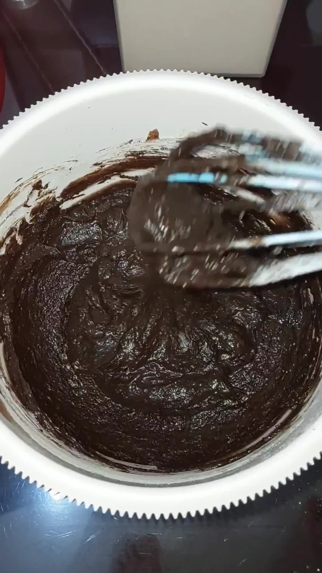 Foto langkah ke 5 dari resep Muffin Cokelat.