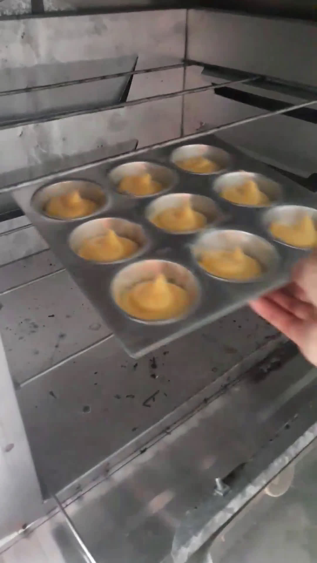 Foto langkah ke 7 dari resep Burger Sus isi Ragout.