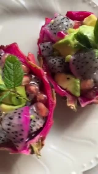 Foto del paso 7 de la receta: Postre de fruta del dragón, aguacate, granada y miel