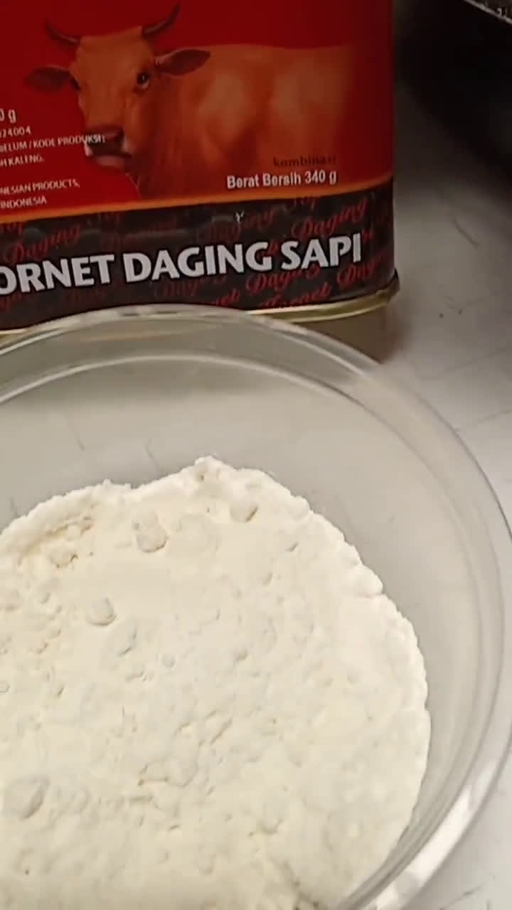 Foto langkah ke 1 dari resep Perkedel Kornet Praktis (Tanpa Kentang).