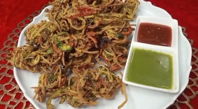 A picture of step 6 of Noodles pakora.