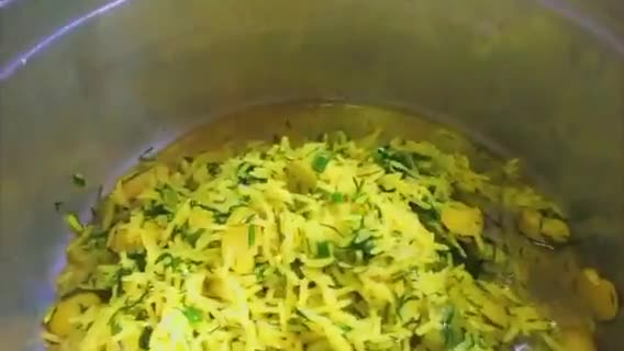 صورة لخطوة 4 من وصفة رز باقلاء وصفه سهله ولذيذه جربوها 😊🧚🏻‍♀️