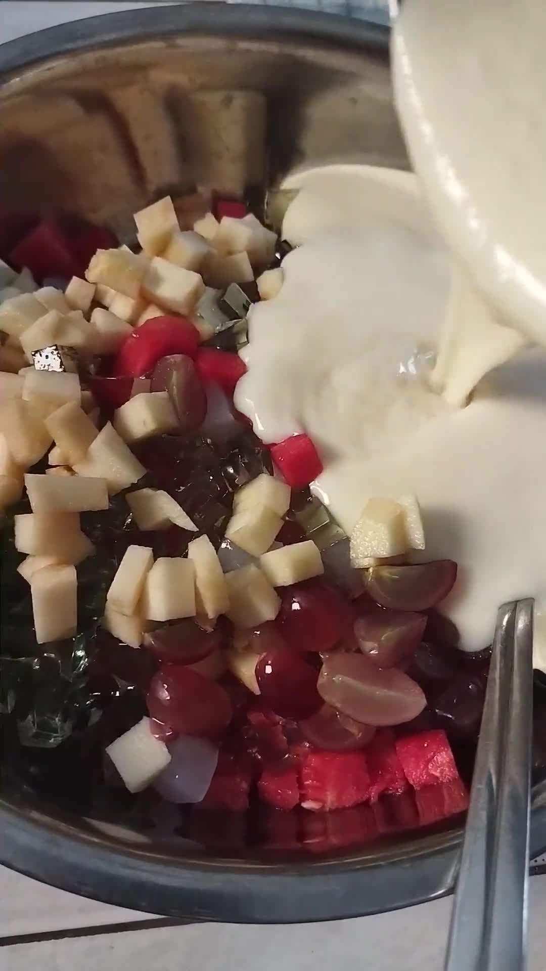 Foto langkah ke 4 dari resep Salad Buah Favorit.
