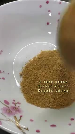 Gambar langkah 2 resipi Food Prep: Ground Dried Chilli & Garlic dengan Kulit Udang & Kepala Udang.