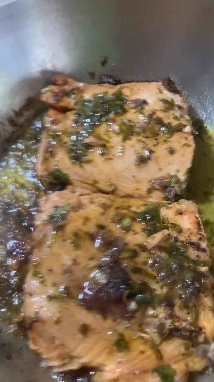 Foto del paso 6 de la receta: "Salmón a la mexicana con vinagreta de cilantro"