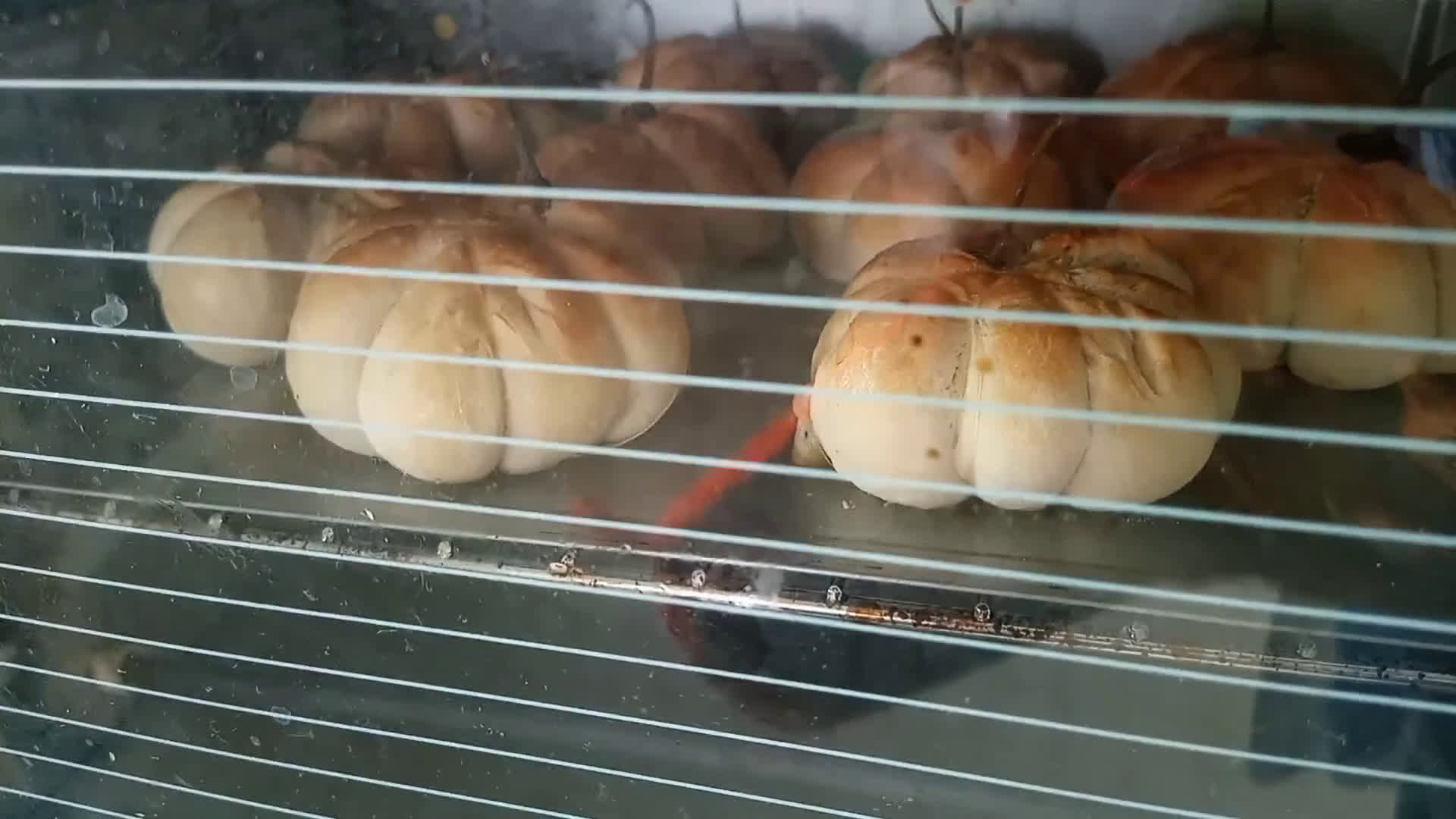 A picture of step 5 of Pumpkin stuffed Buns.