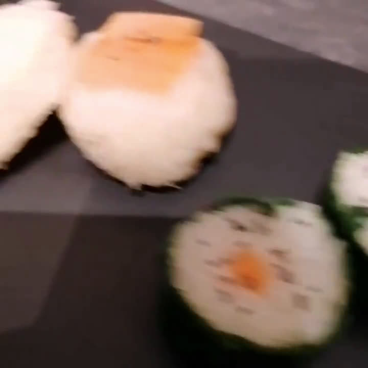 Une image de l'étape 8 de Assortiments de sushis végétariens aux radis noir.
