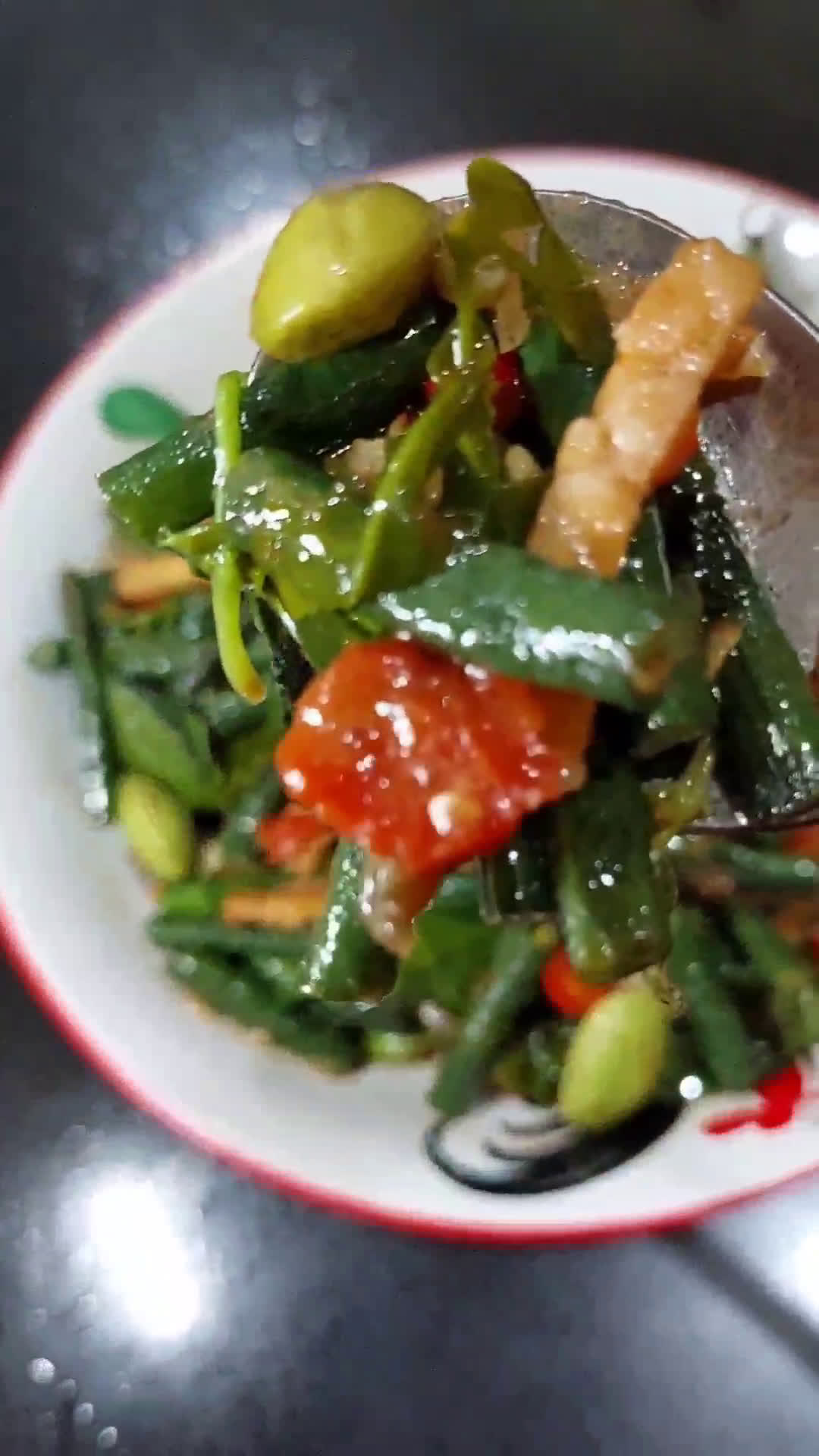 Foto langkah ke 3 dari resep 256. Tumis kacang panjang,tempe daun so, kemangi.