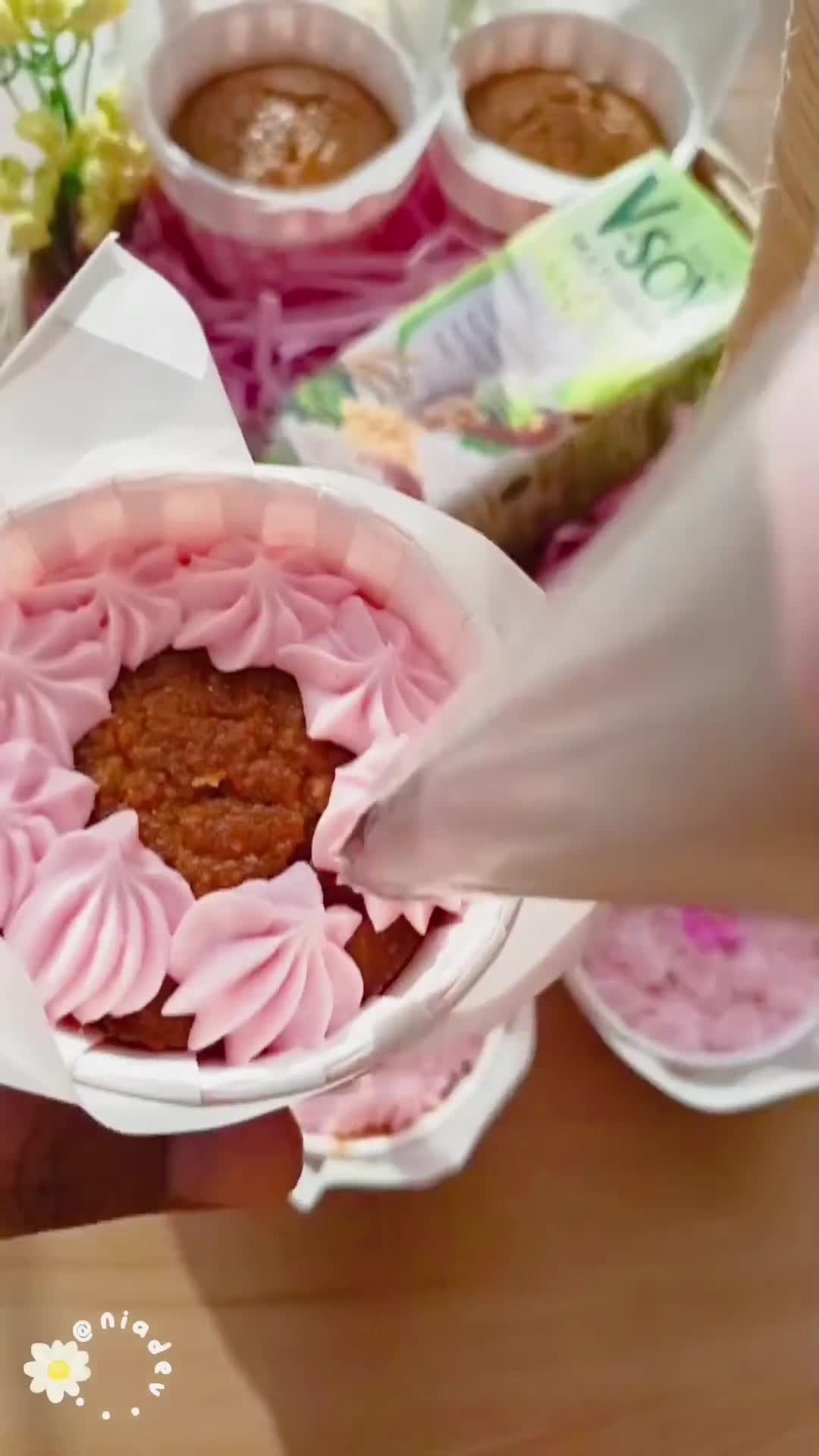 Foto langkah ke 3 dari resep Cupcake Wortel.