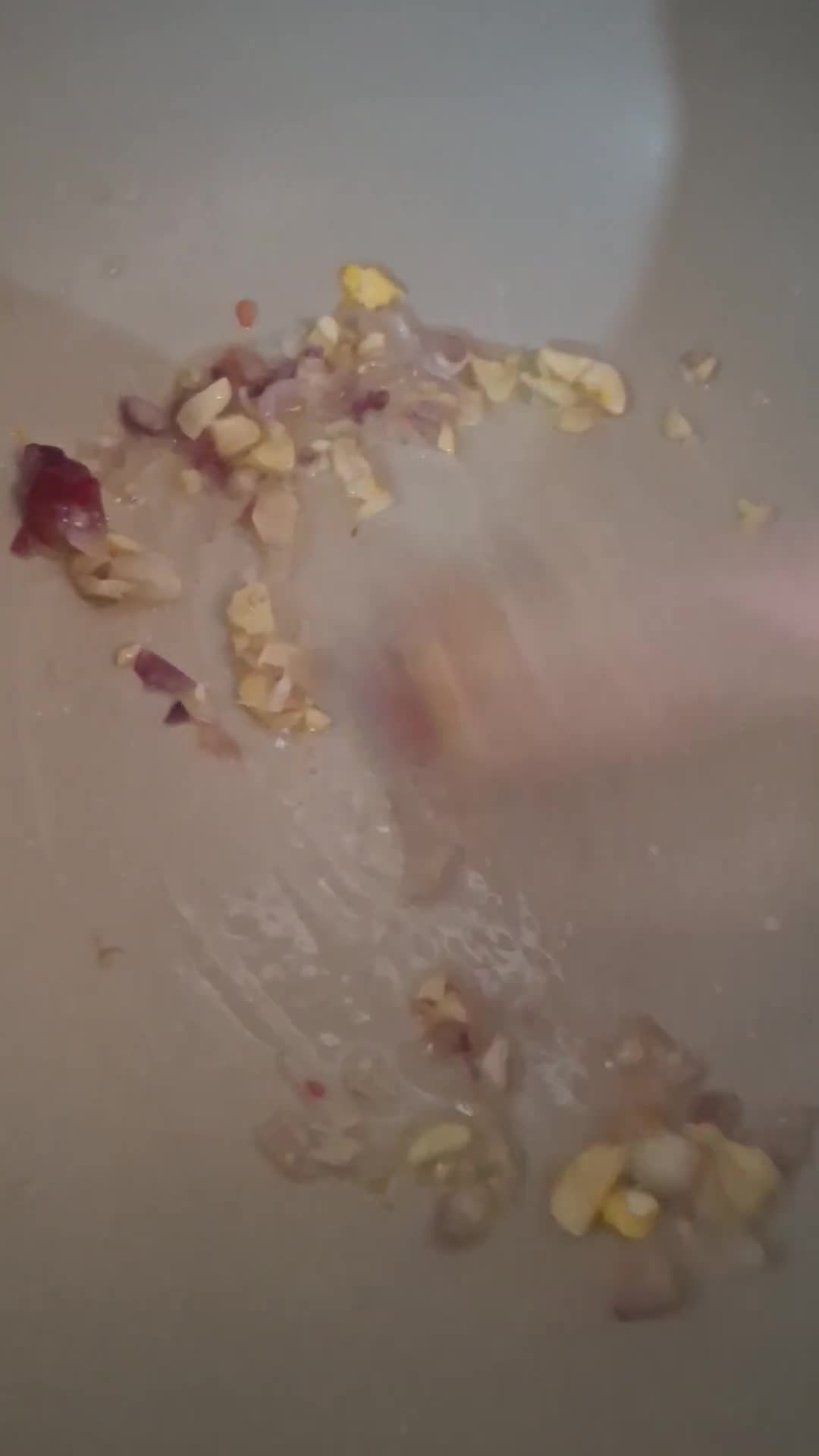 Foto langkah ke 3 dari resep Nasi Goreng merah ala chef Devina.